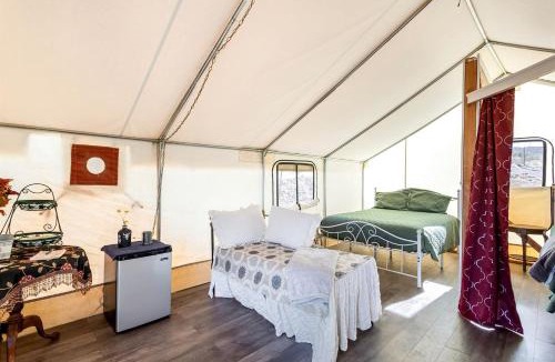 Tombstone House | Off-Grid Tented Cabin, Perfect for a Getaway in the Best Vacation Spot for Couples, Brisbee, Arizona