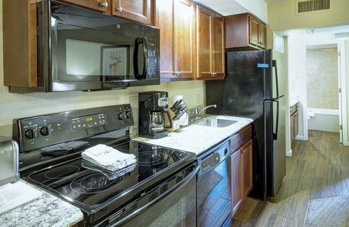 Historic Downtown Durango Resort | OFFICIAL LISTING | Wyndham - Durango 1 Bedroom w/Whirlpool Tub, Wi-Fi, & More!