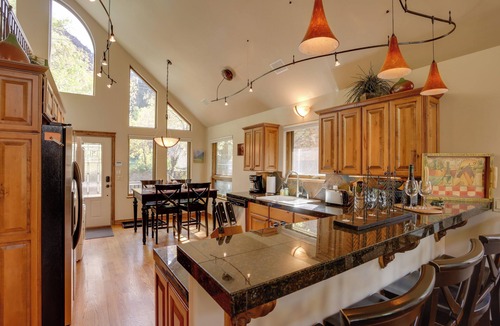 Ouray Apartment | On Main St: 2 Mtn-View Units w/Yard in Ouray