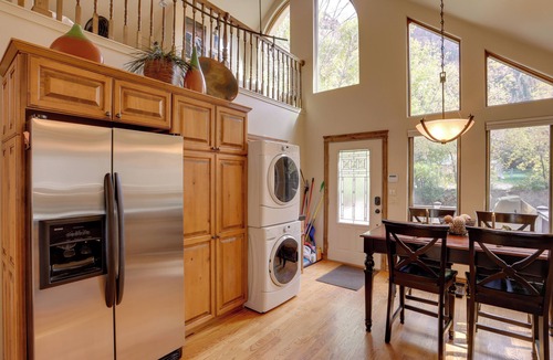 Ouray Apartment | On Main St: 2 Mtn-View Units w/Yard in Ouray