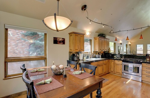 Ouray Apartment | On Main St: 2 Mtn-View Units w/Yard in Ouray