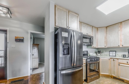 Alto House | On Mountain Time | Upscale Townhome Retreat w/Cozy Nights & Outdoor Adventure Nearby