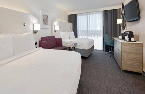 Downtown Dallas Hotel | One Unit | Breakfast Included | Pool Access |