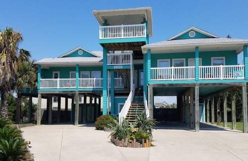Sand Point Condo | ONLY In-Town Neighborhood w/Restaurant, Bar, Pool/Hot Tub, Beach & Cart Access