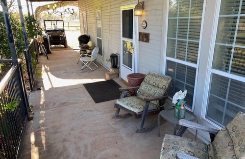 Potosi House | Opa's House a Tranquill Cabin on Edge of Town (Pet Friendly)