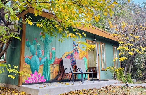 El Paso House | Orchard Casita massage bed! No parties nor gatherings.