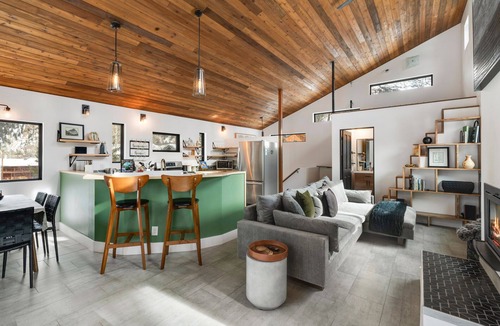 Ouray House | Ouray Alpine Haus | Walk to Box Canyon Falls | Hot Tub | Fire Pit | E-Bikes