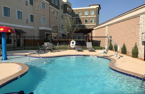 The Colony Condo | Outdoor Pool + Free Wi-Fi, Free Breakfast | Fully Equipped King Suite with a Balcony
