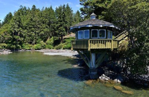 East Sooke House | Pacific Coast Beach House by EMR Vacation Rentals