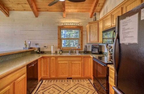 Pagosa Springs House | Pagosa Lakefront Home w/Hot Tub, A/C, & Canoe!