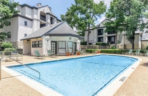 Las Colinas Apartment | Paradise,2 min to Toyota music Factory,12 min to AT&T stadium,9 min to DFW Int.