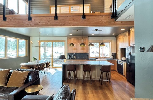 Purgatory House | Paradise at Purg that sleeps 16 across from resort