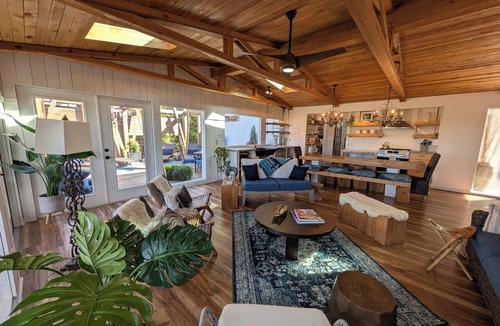 Barton Hills House | Park Views-Costa Rican BREEZY-EPIC POOL-EVERYTHING Outdoor ADVENTURE & WALKABLE