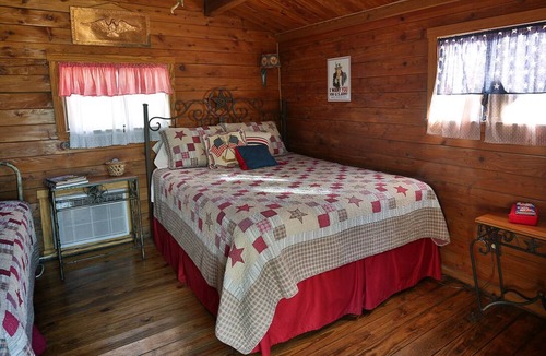 Pipe Creek Cabin | Patriot Cabin at Country Accent Antiques Pipe Creek, TX.