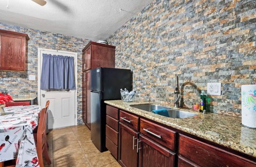 Northeast El Paso Apartment | Peaceful 3BR/1BA Home near DT and Hiking Serene
