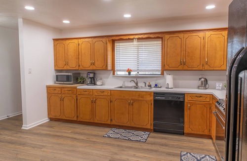 Lufkin House | Peaceful and centrally-located 3 bedroom 2 bath home in the heart of Lufkin, TX.