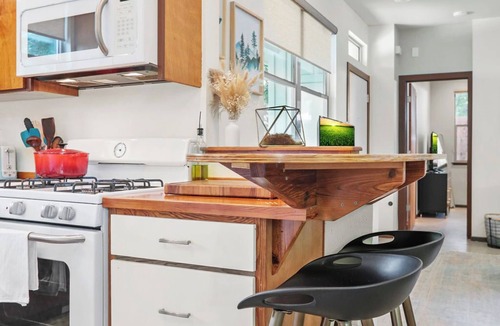 Swede Hill House | Peaceful Austin Oasis w/King Bed I Private yard l Centrally Located