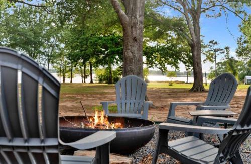 Coffee City House | Peaceful Lakeside Serenity on Lake Palestine