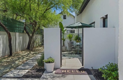 West University House | Peaceful Luxury king suite w/full kitchen and Laundry