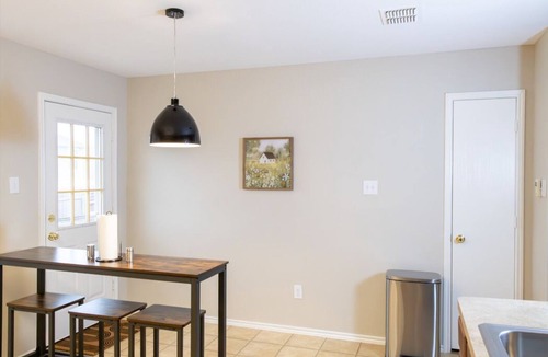 Fort Worth House | Peaceful & Quiet Neighborhood 30 Days Minimum Stay 30 Min from AT&T Stadium