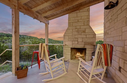 Dripping Springs Cottage | Peaceful Romantic Cottage for a Luxurious Couples Escape to Texas Hill Country near Dripping Springs, Texas