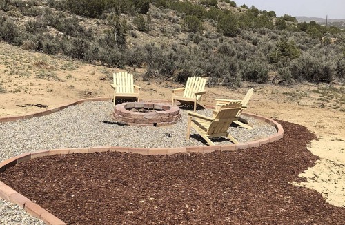 Aztec Cottage | Peaceful Rural Retreat Loft Stargazing