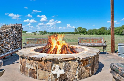 Woodway House | Pecan Grove Retreat-Waco/Baylor/The Silos/ Hot Tub