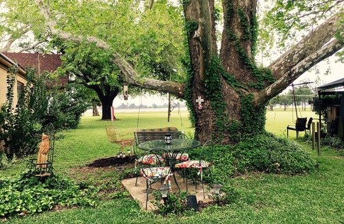 Caldwell House | Pecan Haven's "Country Villa" - 20 min. from College Station Texas.