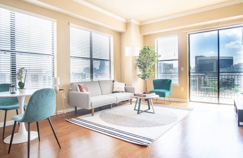 Cityplace Apartment | Penthouse views! Walk Everywhere! 1BR Uptown Apt
