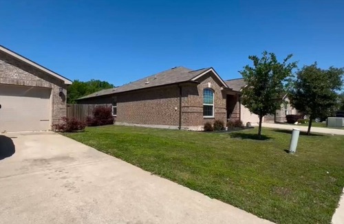 Princeton House | Perfect Family Stay, 3BR House, Near Lakes, Shops & Major Attractions n