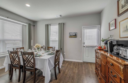 College Station House | Perfect home to sleep 9. Near Texas A&M-Pet Friendly