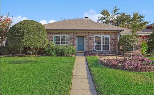 Lewisville House | Perfect! Spacious 4-Bedroom Whole House Retreat