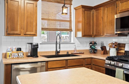 Northeast El Paso House | Pet Door & Patio, Fort Bliss, North Hills Shopping, Painted Dunes Golf Course