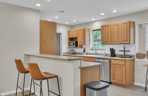 Grogan's Mill House | Pet-Friendly 3BR Near The Woodlands | Quiet Neighborhood | King Suite | Fenced Backyard