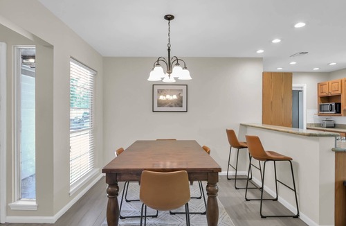 Grogan's Mill House | Pet-Friendly 3BR Near The Woodlands | Quiet Neighborhood | King Suite | Fenced Backyard