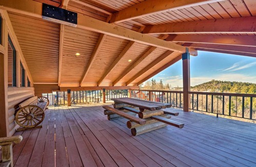 Cloudcroft House | Pet-Friendly Cloudcroft Cabin: Walk to Shop, Food