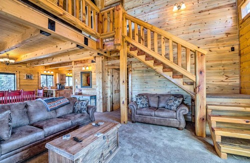 Cloudcroft House | Pet-Friendly Cloudcroft Cabin: Walk to Shop, Food