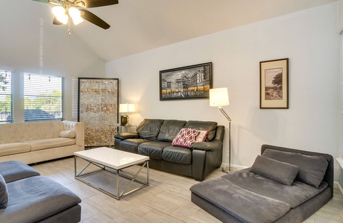 Lakeway Condo | Pet-Friendly Lakeway Condo < 1 Mi to Water!