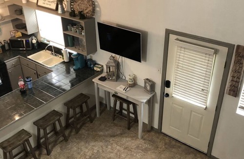 Tomball House | PET FRIENDLY MAIN STREET LOFT, WALKING DISTANTANCE TO OLD TOWN TOMBALL
