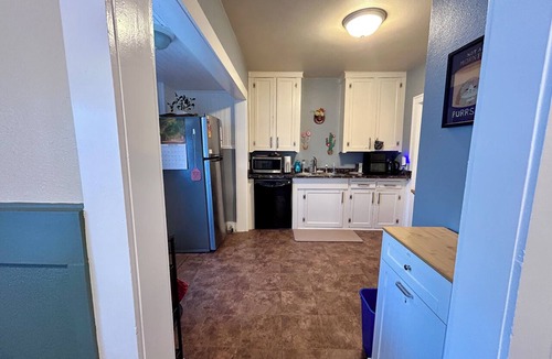 Fort Worth Cultural District House | Pet-Friendly Retreat with Private Yard-Walking distance to Dickies Arena