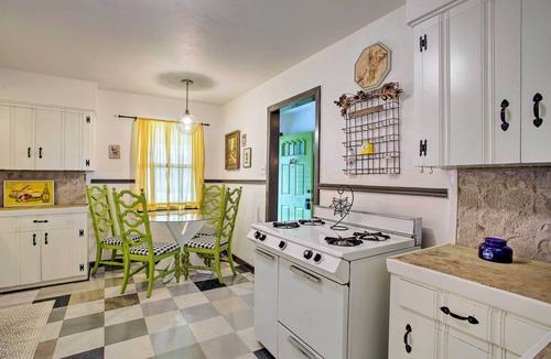 Fort Worth House | Pet-Friendly River District Gem 5 Mi to Stockyards