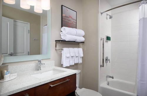 Lake Worth Hotel | Pet-Friendly Suite w/Kitchen Ideal for Family Getaways in Texas | Outdoor Pool