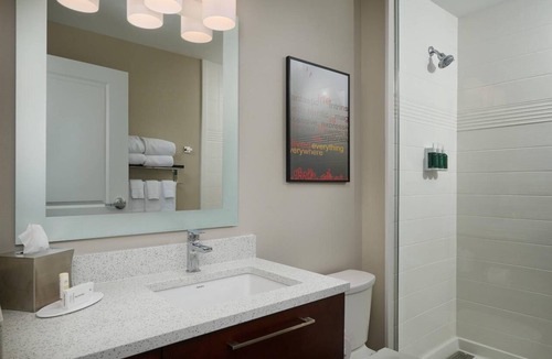 Lake Worth Hotel | Pet-Friendly Suite w/Kitchen Ideal for Family Getaways in Texas | Outdoor Pool