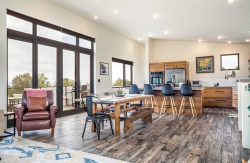 Valdez House | Piñon Ridge Retreat - Hot Tub, Mountain Views