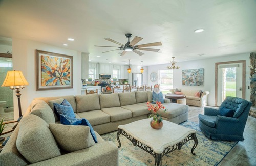 Granbury House | ❤️ Pickleball, Pool Table, Ping Pong, 4Bd 2bath quiet edition on quiet lake cove.