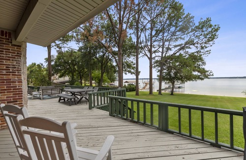 Gun Barrel City House | Pine Haus - Oversized waterfront home ideal for multiple families!