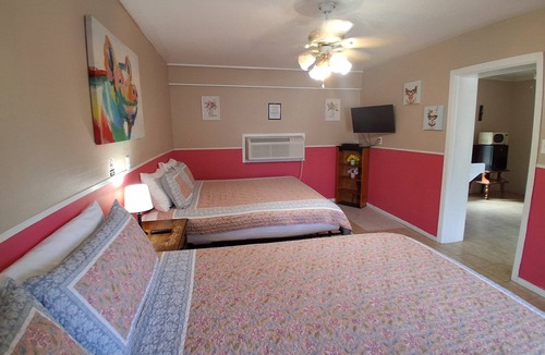 Buchanan Dam Cabin | PINKIE PIE SUITE AT THE HCL WELCOMES ALL