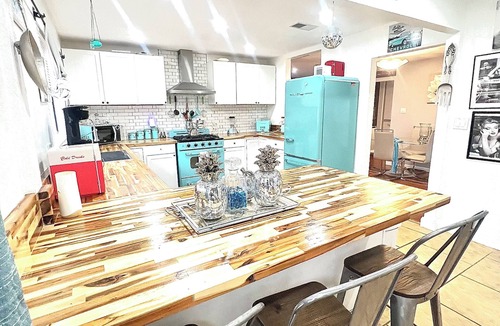 Northeast Heights House | Pleasant 50s style 2/3 bedroom home with modern touch