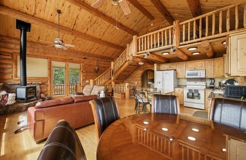 Pleasant Valley Cabin | Pleasant Valley Retreat -Quaint 2-Bedroom Loft & Den Incredible Mountain Views!