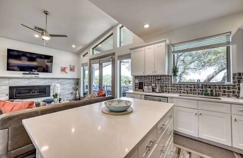 Point Venture House | Point Venture Home: Hot Tub, Beach & Marina